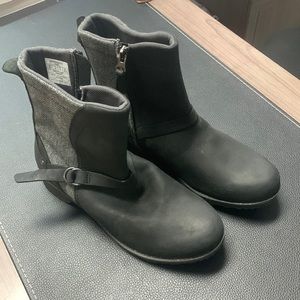 Never worn Eddie Bauer womens Boots